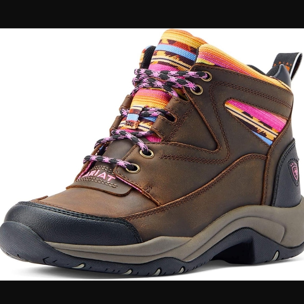 NWT and Box Ariat leather Terrain boots Size 6.5